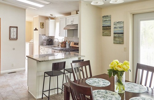 Independence House | Cozy 3bdr Home/Centrally located for KC Visitors/Families