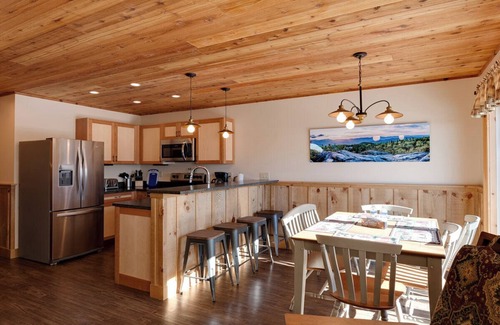 Lake Placid Club Cabin | Cozy 3Bedroom w/2 Bath and Full Kitchen, Outdoor BBQ, Fire Pits