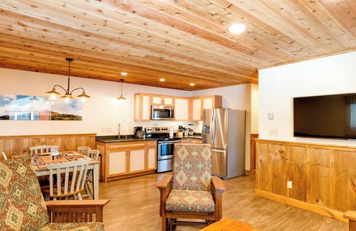 Lake Placid Cabin | Cozy 3Bedroom w/2 Bath and Full Kitchen, Outdoor BBQ, Fire Pits
