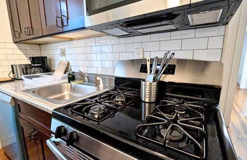North Ironbound House | Cozy 3BR/2BA | 7Min > EWR | 20-40Min > NYC