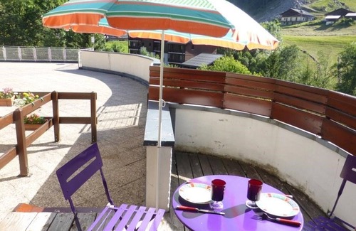 Areches Apartment | Cozy 3BR Apartment for 4-6 with Terrace, Pool Access, and Mountain Views in Arêches-Beaufort