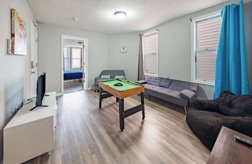 Forest Hill Apartment | Cozy 3BR Apartment - Smart TV - Pet-Friendly