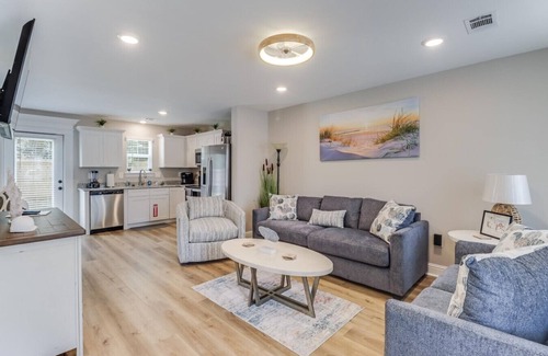 Biloxi House | Cozy 3BR Biloxi Retreat – Close to Beach, Dining & Casinos!