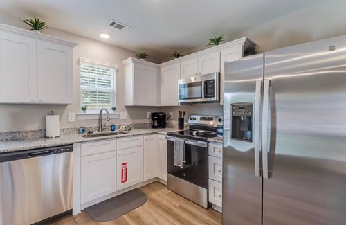 Biloxi House | Cozy 3BR Biloxi Retreat – Close to Beach, Dining & Casinos!