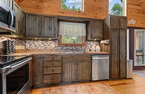 Sparta House | ‼️Cozy 3BR Bloff Hytte w/Mountain Views and BBQ