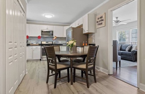 Mount Mourne House | Cozy 3BR Davidson Bungalow Sleeps 8 - Jacuzzi