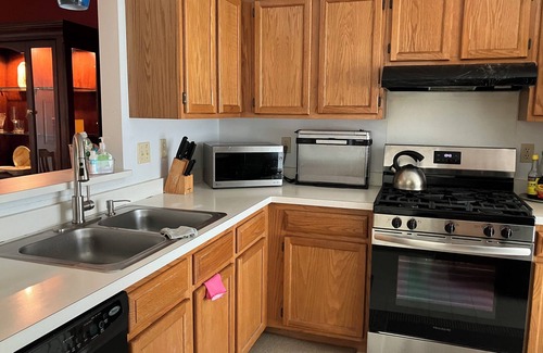 Harrisburg House | Cozy 3BR Family Escape Near Hershey & Harrisburg Sleeps 5 Free Parking