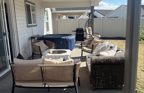 Nampa House | Cozy 3BR Getaway King Suite, AC, Near Greenbelt & Ford Center, wineries, parks.