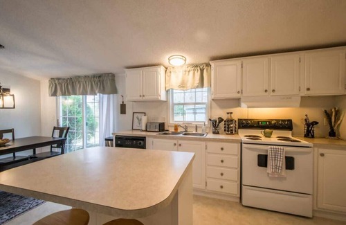 Hendersonville House | Cozy 3BR Hideaway Near Main Street & Lake Lure