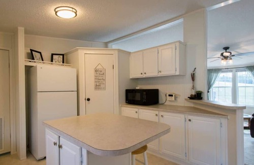 Hendersonville House | Cozy 3BR Hideaway Near Main Street & Lake Lure