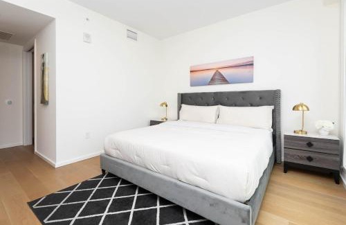 Downtown Los Angeles Apartment | Cozy 3BR High Rise with Pool with great views