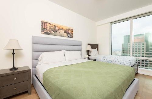 Downtown Los Angeles Apartment | Cozy 3BR High Rise with Pool with great views