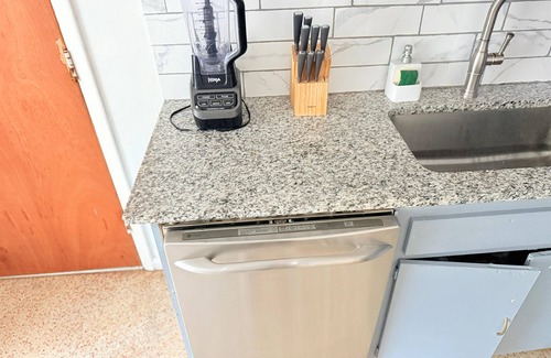 Westside House | Cozy 3BR Home Downtown w/Backyard+Wi-Fi+Parking