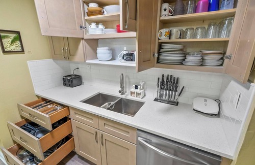 Disston Heights House | Cozy 3BR Home + Fully Fenced Yard in St. Pete
