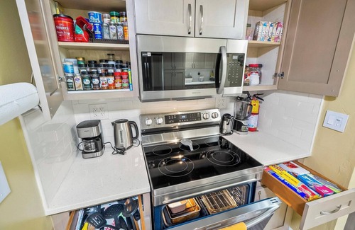 Disston Heights House | Cozy 3BR Home + Fully Fenced Yard in St. Pete