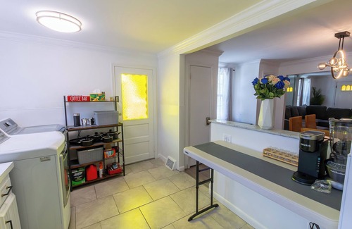 Sharon Hill House | Cozy 3BR Home Retreat – PHL Stay w/Parking, near Airport, WiFi & AC
