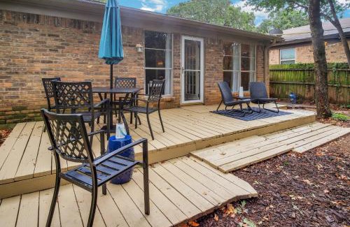 Southwest Arlington House | Cozy 3BR Kid & Dog Friendly Home In Central Location! home