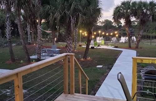 Clewiston House | Cozy 3br lake house: perfect for cozy star gazing by the firepit & fishing fun.