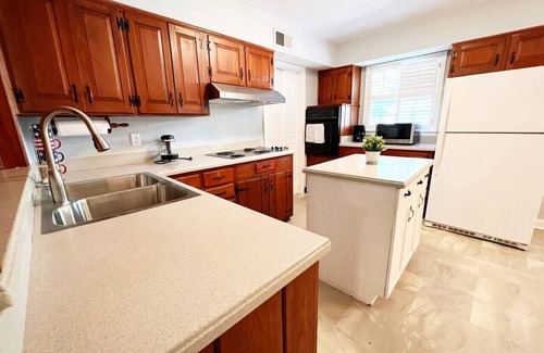 East Memphis House | Cozy 3BR Memphis Stay, Pet Friendly BBQ & Games