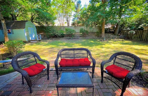 East Memphis House | Cozy 3BR Memphis Stay, Pet Friendly BBQ & Games