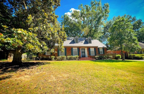 East Memphis House | Cozy 3BR Memphis Stay, Pet Friendly BBQ & Games