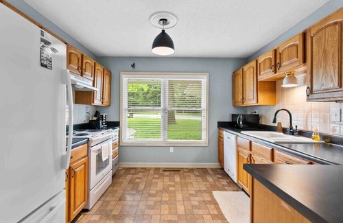 Nall Hills House | Cozy 3BR Ranch Home|Pets|FencedYard