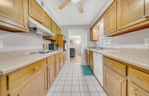 East Memphis House | Cozy 3BR Retreat in Memphis with Game Room