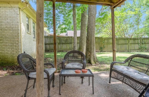 East Memphis House | Cozy 3BR Retreat in Memphis with Game Room