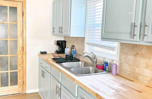 Decatur House | Cozy 3BR Retreat Pet-Friendly Fenced Yard Parking