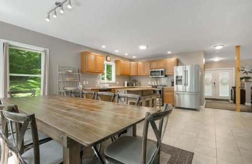 Killington House | Cozy 3BR Retreat Near Killington Resort - Fireplace, Pet Friendly