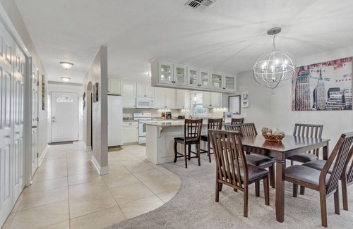Woodland Drives House | Cozy 3BR townhome 5 minutes from downtown and Cascades