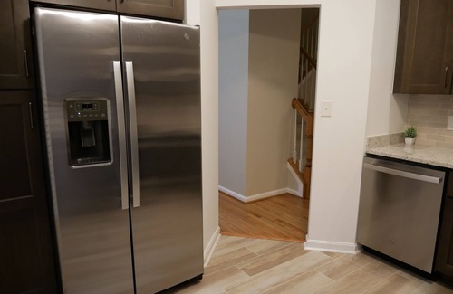 Potomac Falls House | Cozy 3BR townhome with parking near Dulles Airport