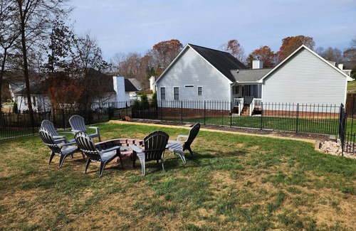 Graham House | Cozy 3BR w/Fenced Yard, Porch & Easy City Access- Pets Welcome!
