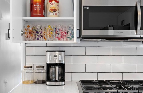 Constable Hook Apartment | Cozy 3BR with Parking, Near NYC & Newark Airport