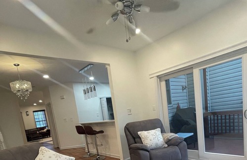 Potomac Falls House | Cozy 3level TH- private, SelfCheckin, near DC & airport. Fast WiFi, quiet & safe