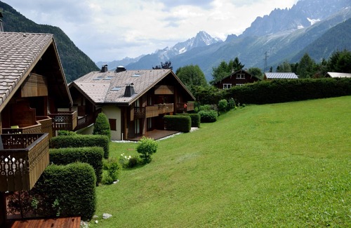 Les Houches Apartment | Cozy 3p RDJ in chalet view Chamonix Mont Blanc