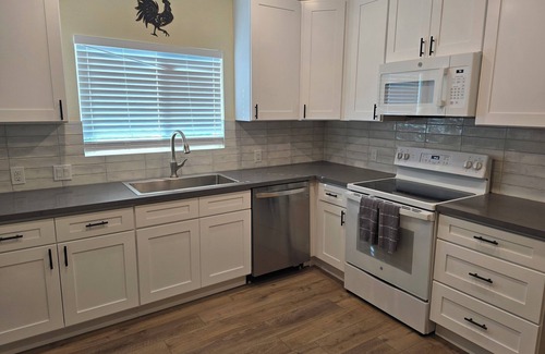 Needles House | Cozy 4 bdrm. 5 minutes from the Colorado River. Family Friendly