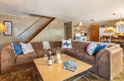 Coolin Cabin | Cozy 4 BDRM Beach Cottage on the Water at Sherwood Beach