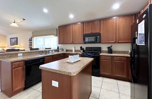 Veranda Palms House | Cozy 4 Bed 3 Bath Pool Home with Game Room-4450NP