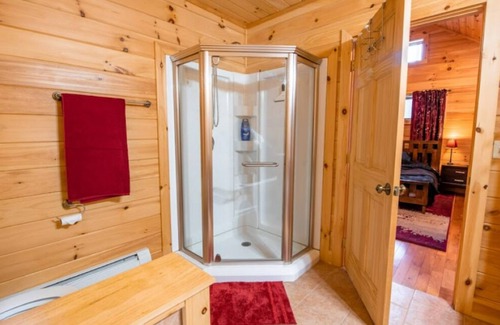 Jay Cabin | Cozy 4 Bedroom Adirondack Log Cabin