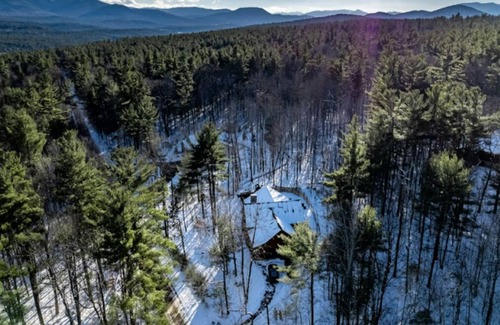 Jay Cabin | Cozy 4 Bedroom Adirondack Log Cabin