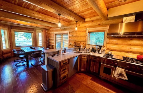Seeley Lake Cabin | Cozy 4-bedroom Cabin, Sleeps 9, in beautiful Seeley Lake