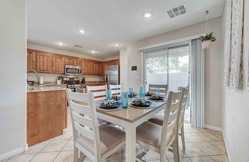 Silverado Ranch House | Cozy 4 Bedroom Home 10 mins to Strip Outdoor Oasis
