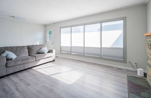 Winfield House | Cozy 4 bedroom House with free parking-Unit 1