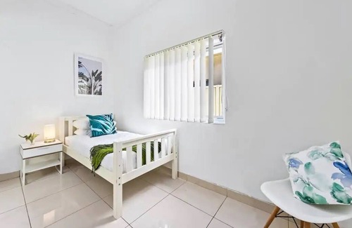 Mascot House | Cozy 4 Bedroom House at Prime Location
