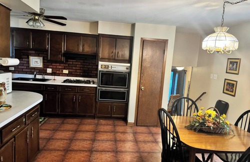 Matteson House | Cozy 4-bedroom house in wonderful Matteson with AC, WiFi