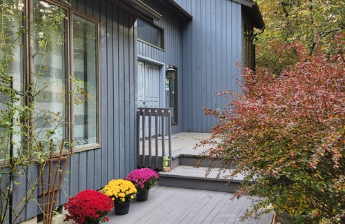 Glenford House | Cozy 4 bedroom, just renovated -with Christmas decor, close to 3 skiing Mt