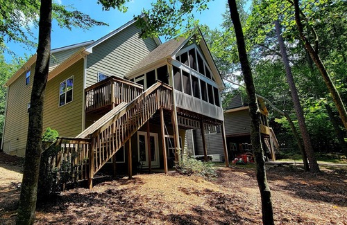 Reed Creek House | Cozy 4-bedroom Lakefront house in enjoyable Hartwell with WiFi, Pets Welcome
