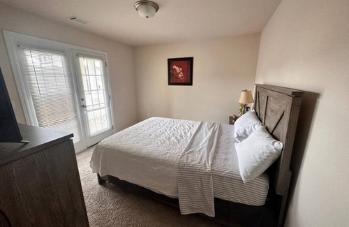 Dallas House | Cozy 4 Bedrooms 🏡 with parking on Premise