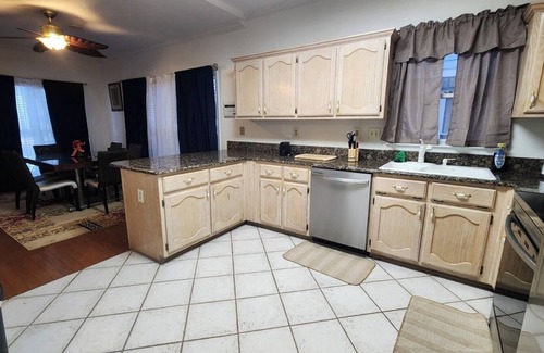 Harbor Town House | Cozy 4 BR Home w/POOL, Near Mississippi Riverwalk,Mud Island Park, Beale Street